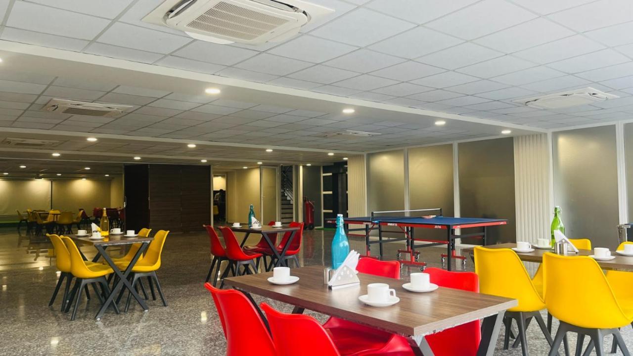 Zen Suites Gurgaon - Luxe Stays Collection Buitenkant foto