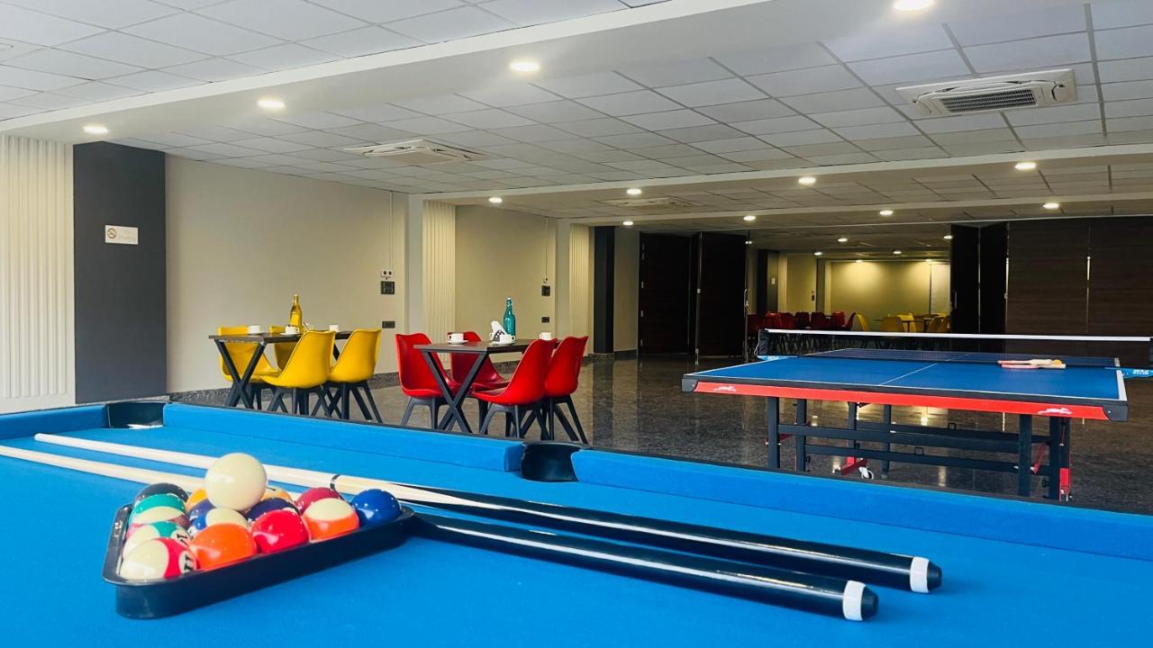 Zen Suites Gurgaon - Luxe Stays Collection Buitenkant foto