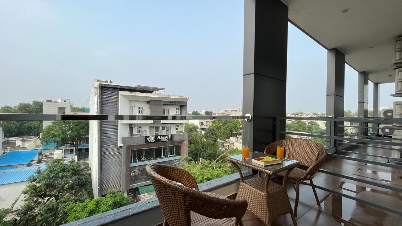 Zen Suites Gurgaon - Luxe Stays Collection Buitenkant foto